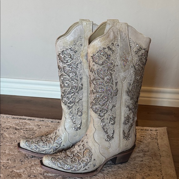 Corral Boots Shoes - Corral White Glitter Inlay And Crystals Womens Boots Size 6.5